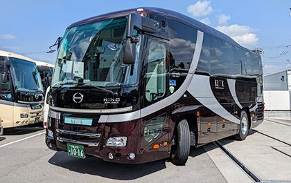 サロンバス 中型観光バス